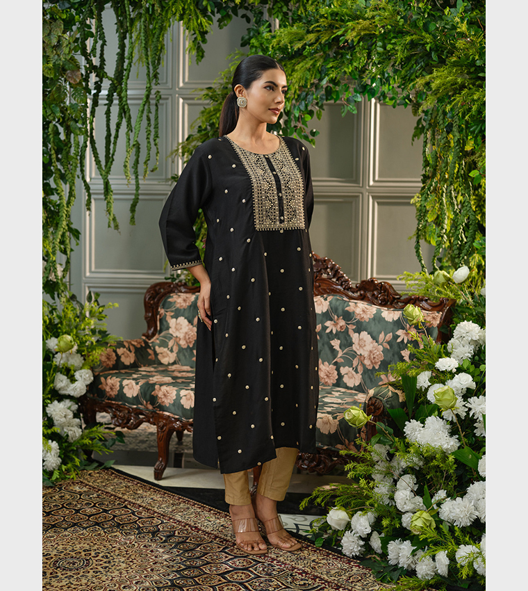 Thread Work Raw Silk Straight Kurta