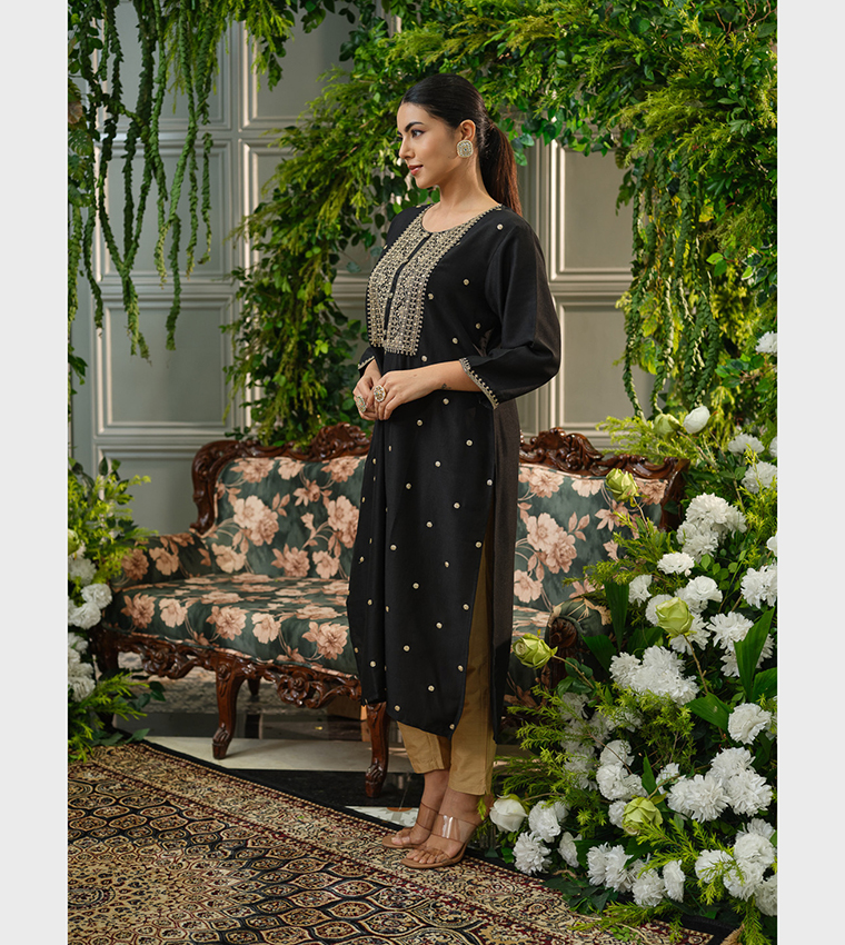 Thread Work Raw Silk Straight Kurta