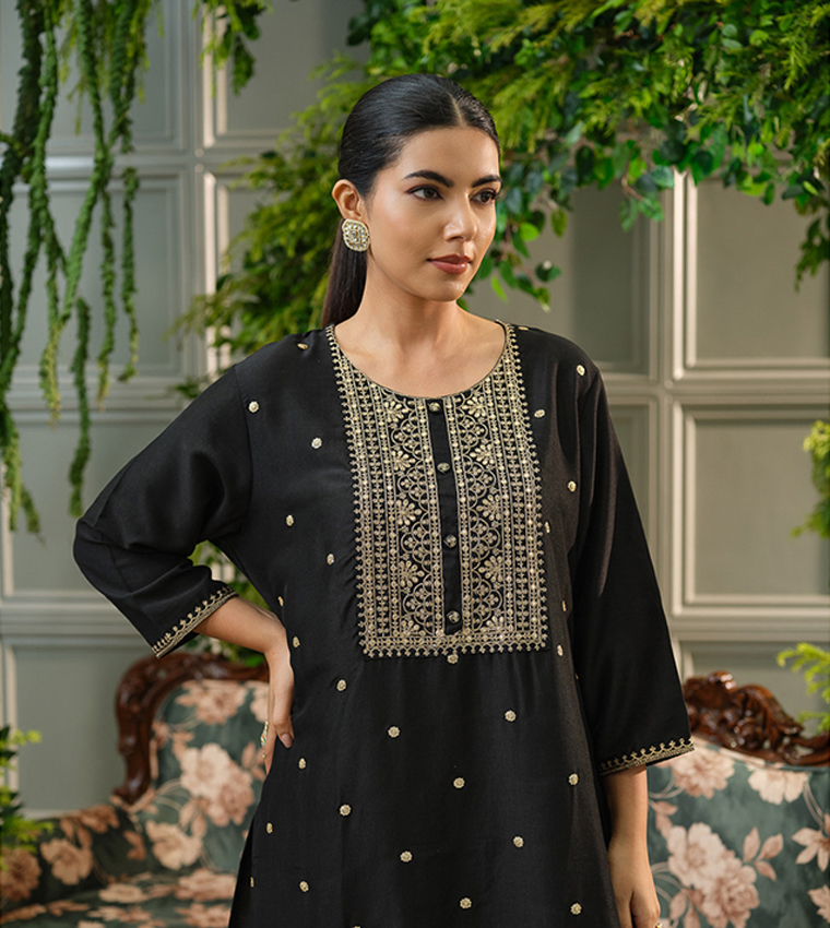 Thread Work Raw Silk Straight Kurta