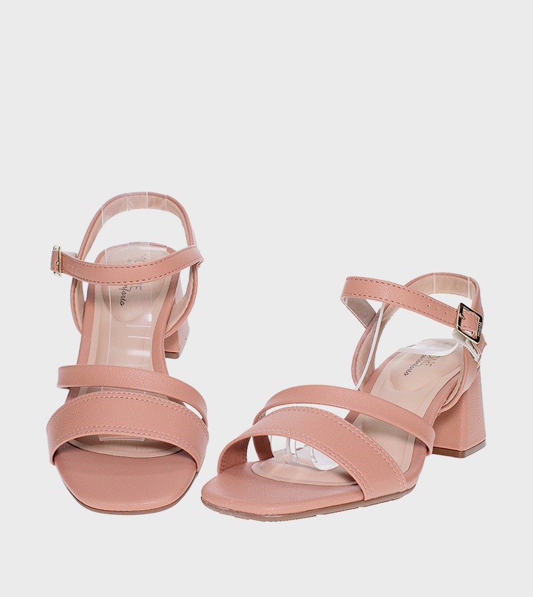 صندل بكعب وحزام كاحل