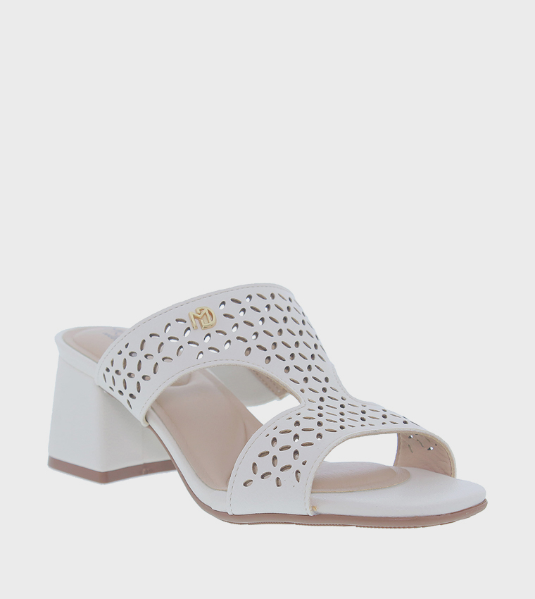 صندل بكعب عريض 