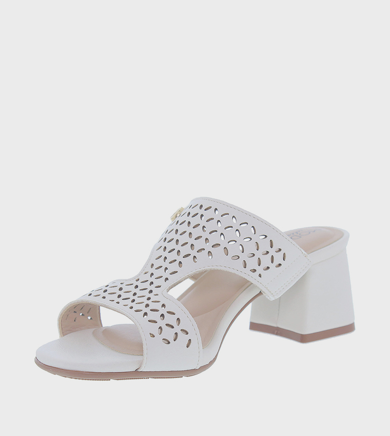 صندل بكعب عريض 