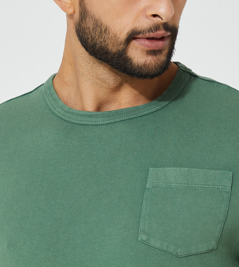 تيشيرت بأكمام طويلة