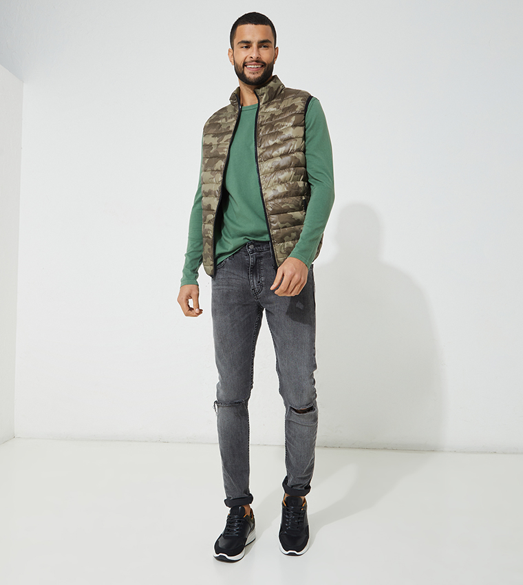 تيشيرت بأكمام طويلة