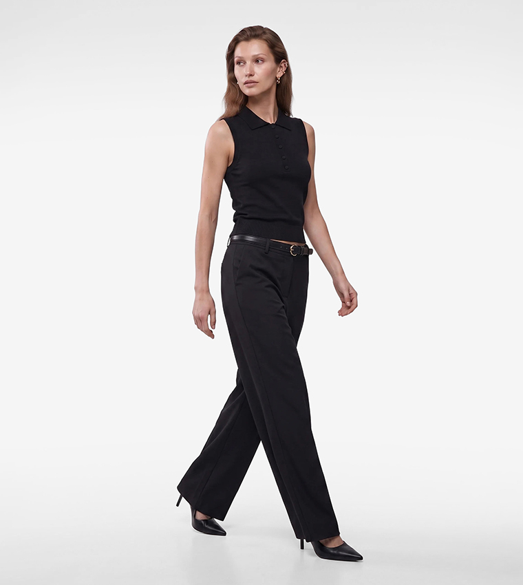 Textured Collared Sleeveless Top