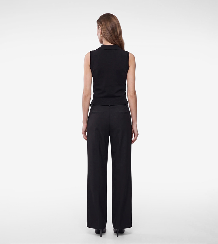 Textured Collared Sleeveless Top