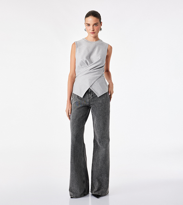 Solid Asymmetric Crew Neck Sleeveless Top