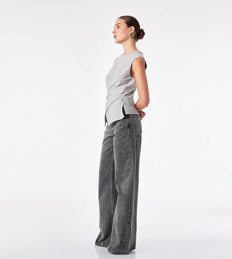 Solid Asymmetric Crew Neck Sleeveless Top