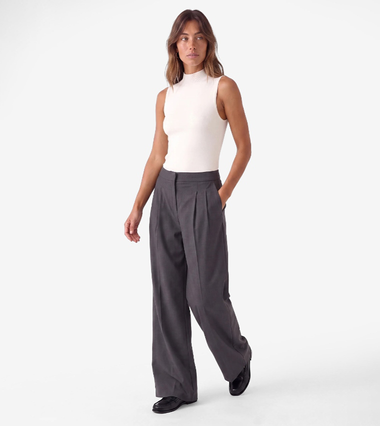 Solid Mock Neck Sleeveless Top