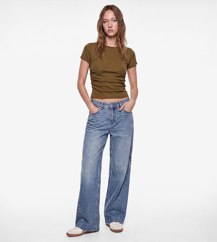 Solid Neck Neck Slim Fit T-Shirt
