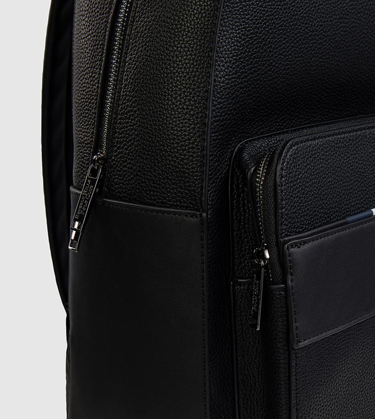 شنطة ظهر بسحاب وشعار 