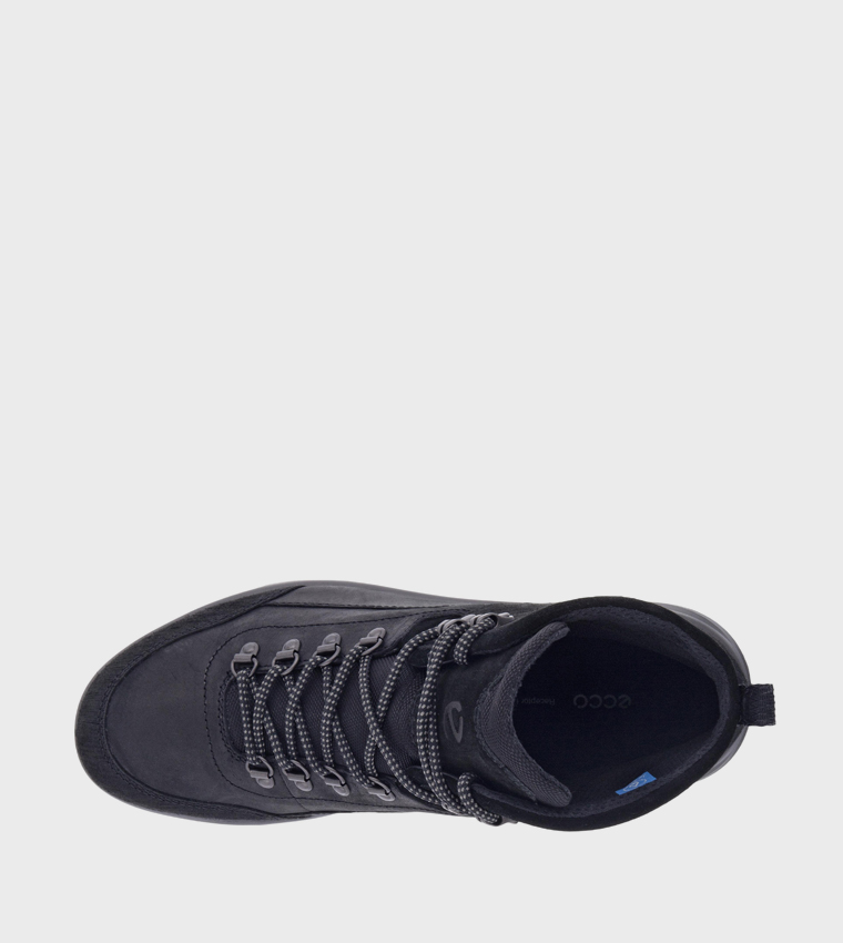 حذاء برباط بألوان متناسقة