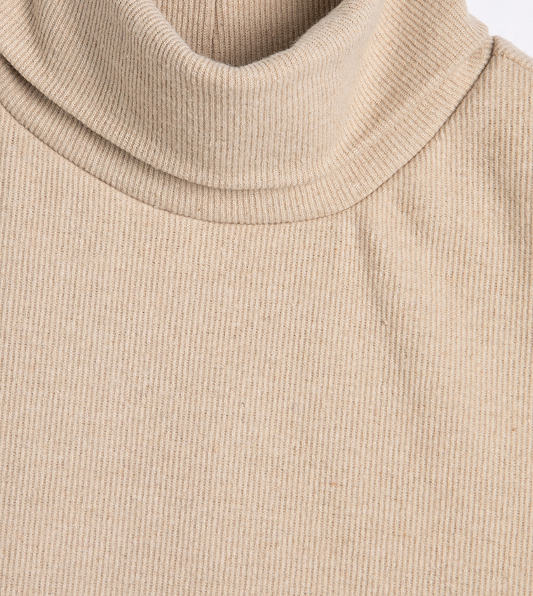 توب تانك مرن قصير بياقة سلحفاة 