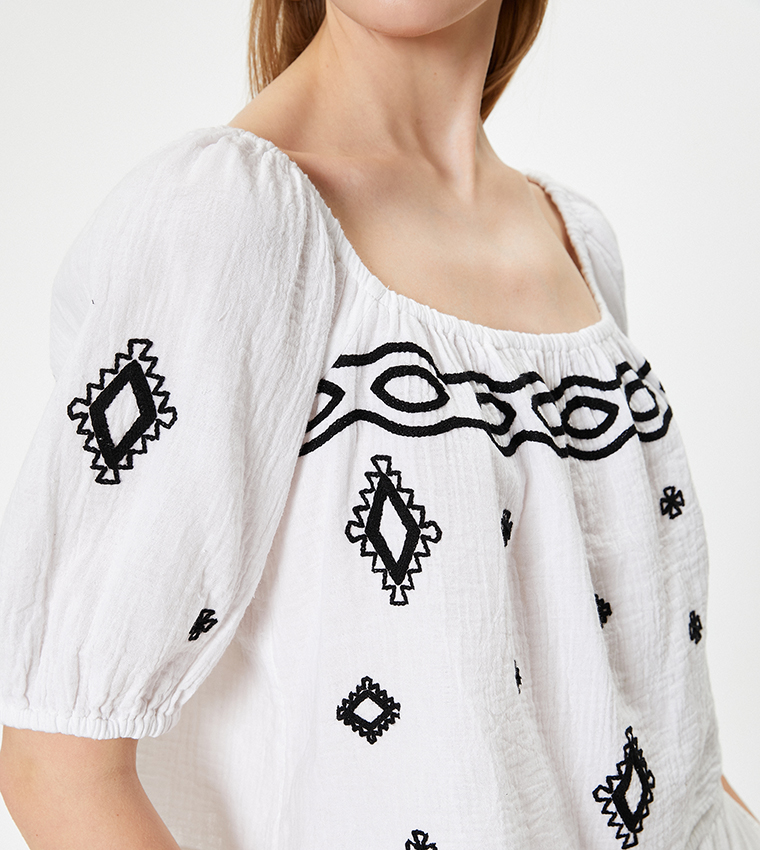 Embroidered Puff Sleeves Crop Top