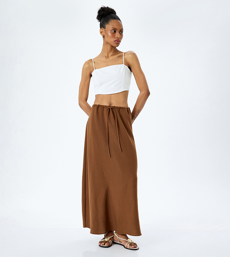 Solid Shoulder Strap Crop Top