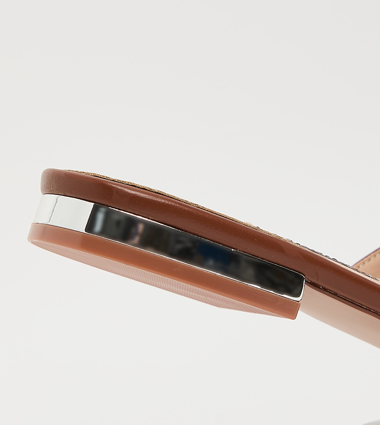 ناين وست  الصنادل المسطحة - حنطي Flat Sandals