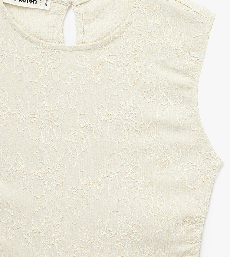 Textured Crew Neck Sleeveless Top