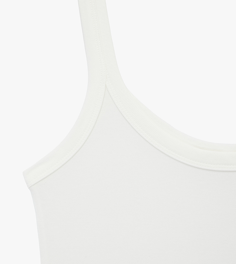 Solid Scoop Neck Sleeveless Top