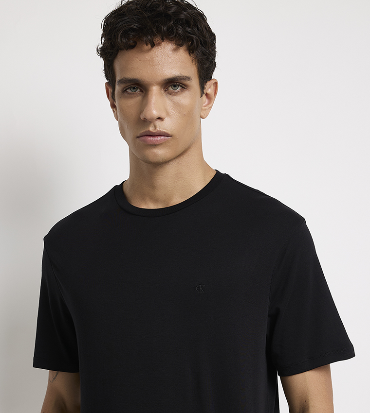 تيشيرت سادة كم قصير بقبة مستديرة