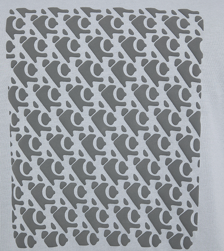 تيشيرت بياقة دائرية وطبعة مونوغرام