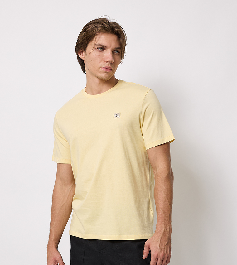 تيشيرت بياقة دائرية سادة كم قصير 