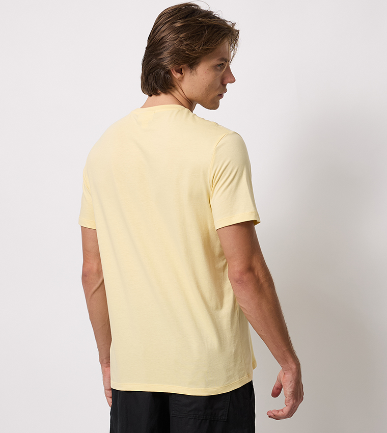 تيشيرت بياقة دائرية سادة كم قصير 