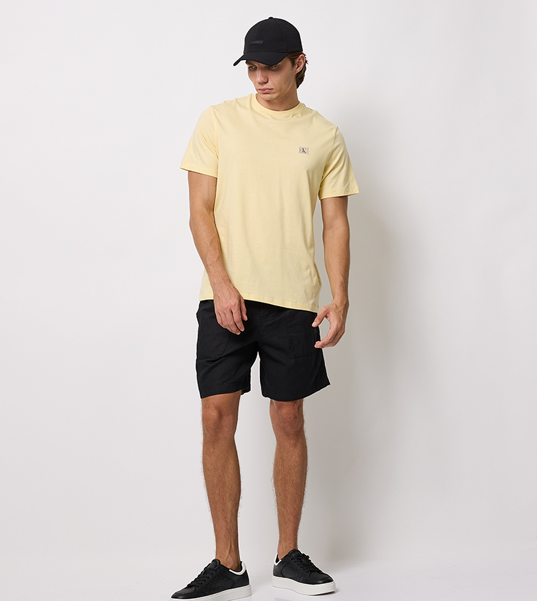 تيشيرت بياقة دائرية سادة كم قصير 