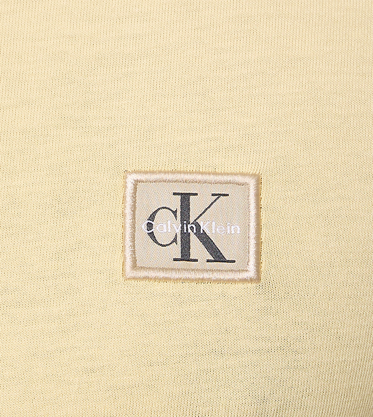 تيشيرت بياقة دائرية سادة كم قصير 