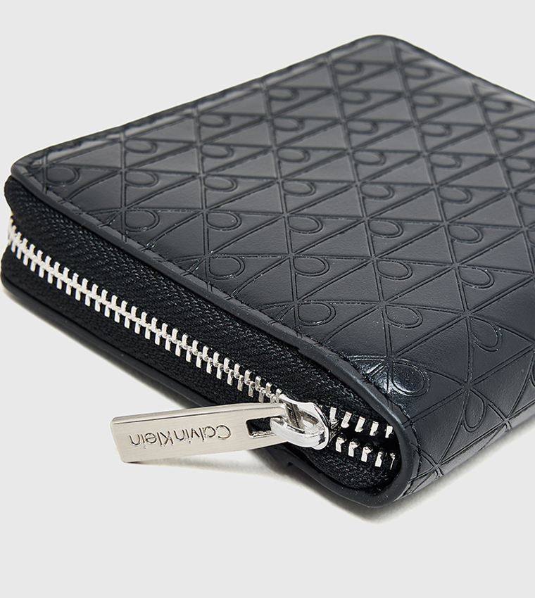 محفظة بشعار وسحاب دائري 