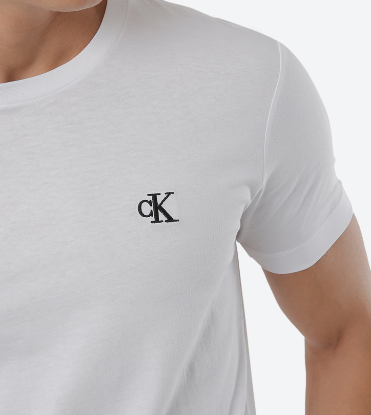 تي شيرت قطنية بأكمام قصيرة وياقة دائرية