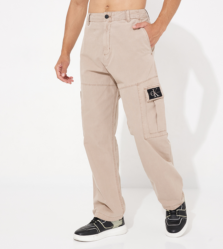 بنطال كارغو بقصة واسعة 