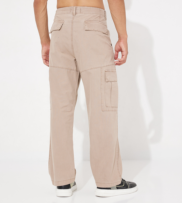بنطال كارغو بقصة واسعة 