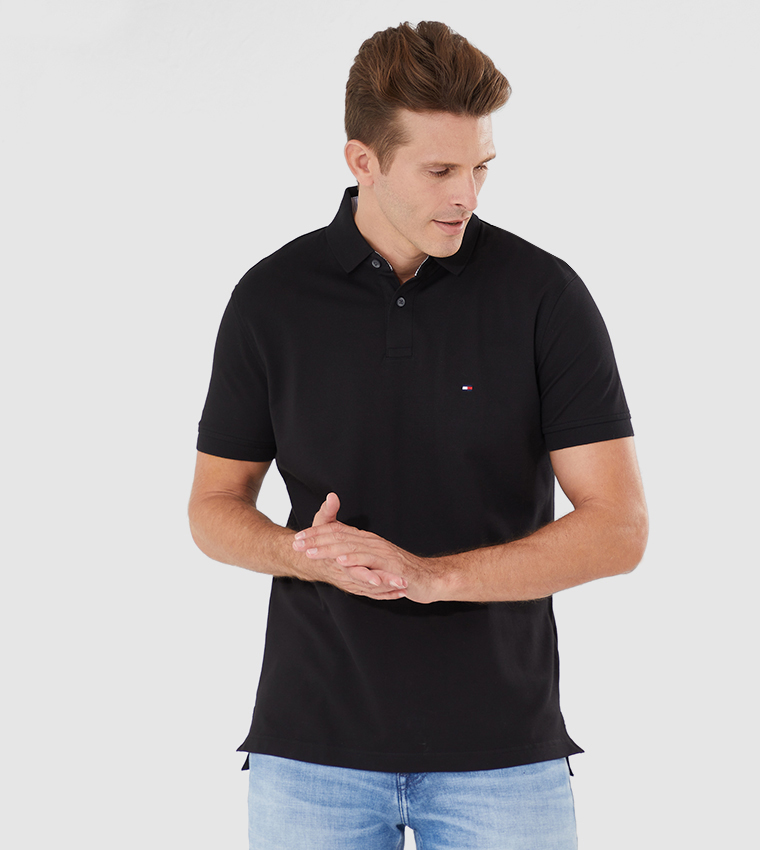 قميص بقصة بولو بلون أسود