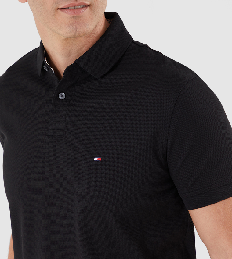 قميص بقصة بولو بلون أسود