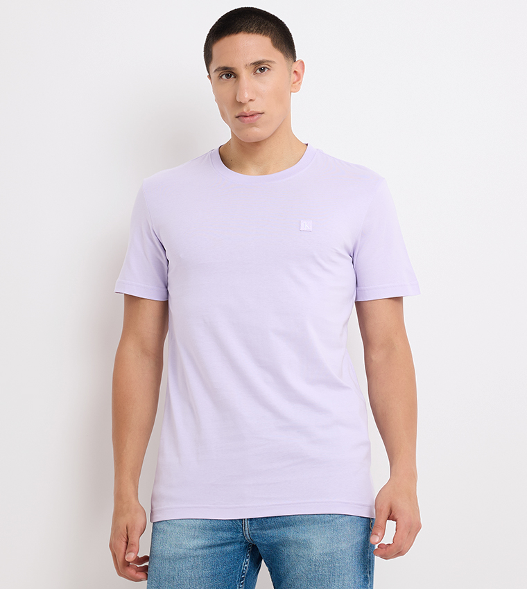 تيشيرت برقبة مستديرة بشعار 