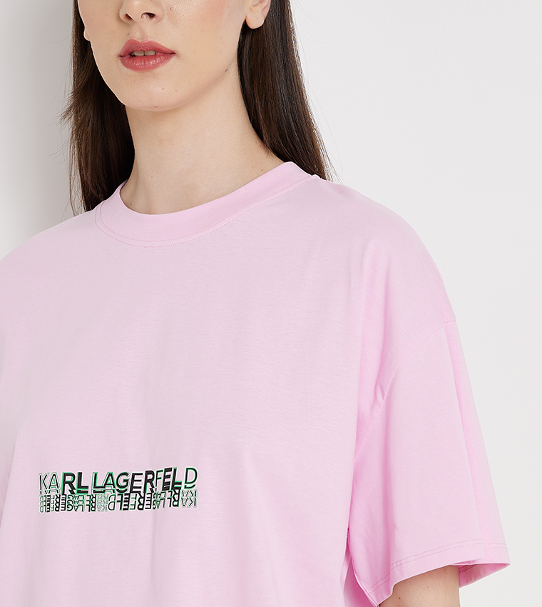 تيشيرت قصير واسع بطبعة 