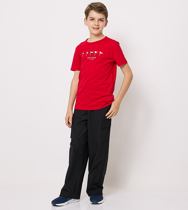 تيشيرت برقبة مستديرة وتطريز علم 