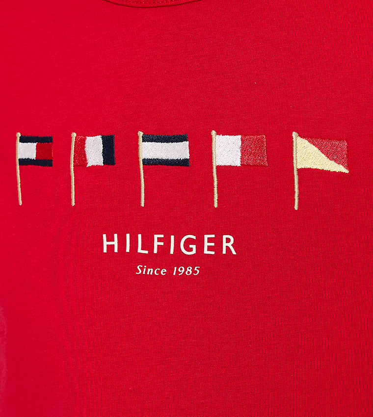 تيشيرت برقبة مستديرة وتطريز علم 