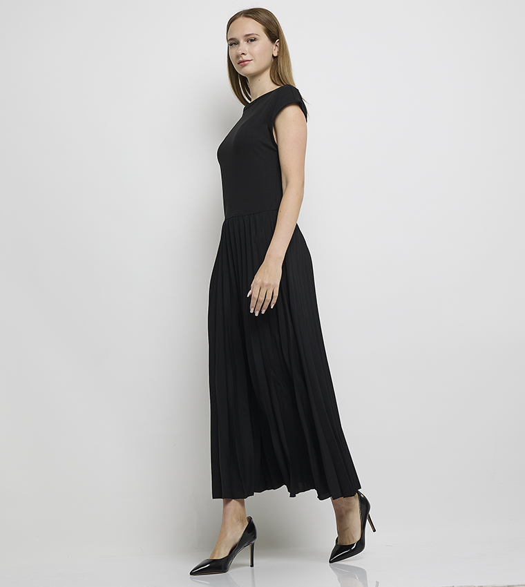 Solid Pleat Detail Fit and Flare Midi Dress