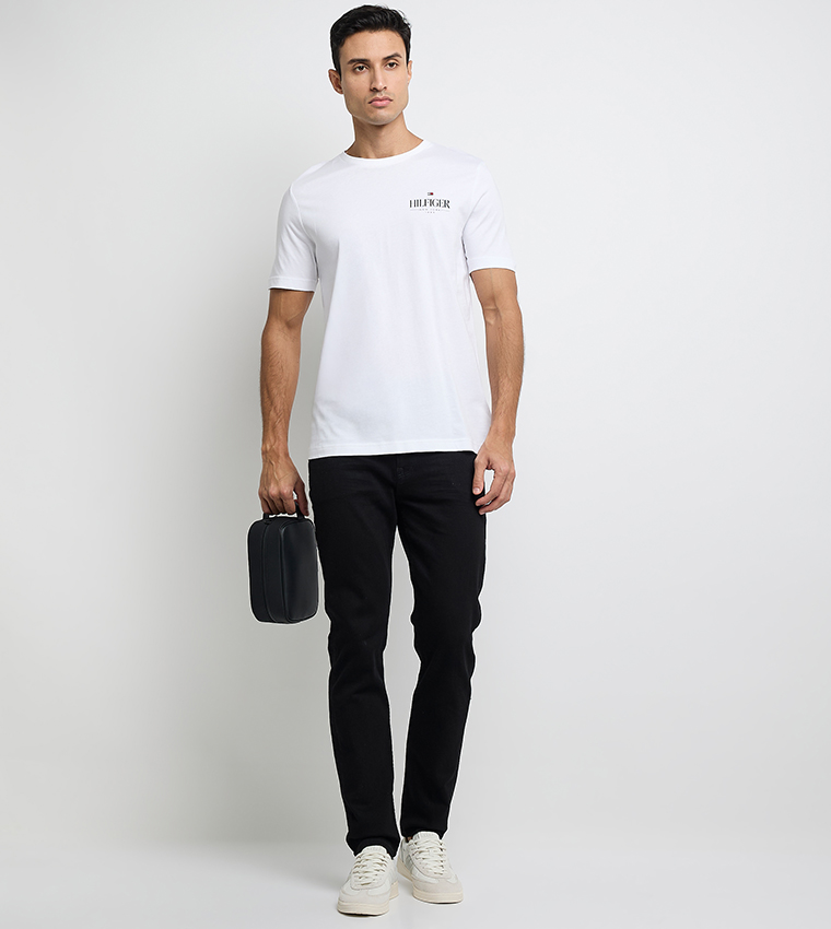 تيشيرت بطبعة الشعار وياقة مستديرة 