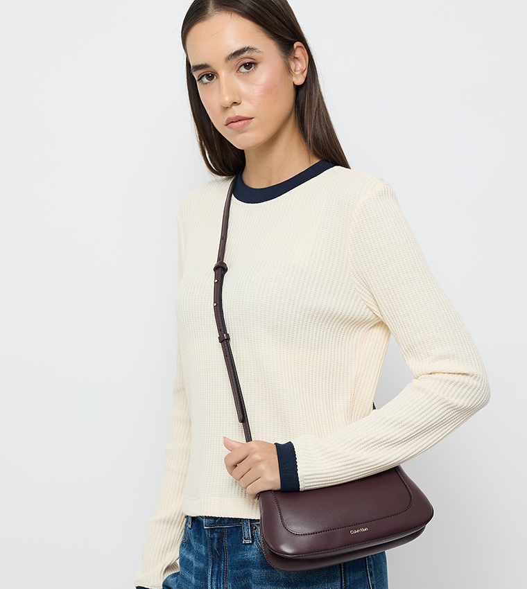 شنطة كروس بادي بشعار 