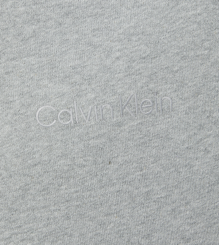 تيشيرت مطرز بشعار وقبة مستديرة 