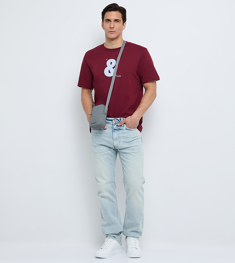 تيشيرت رجالي بطبعة وقبة مستديرة 