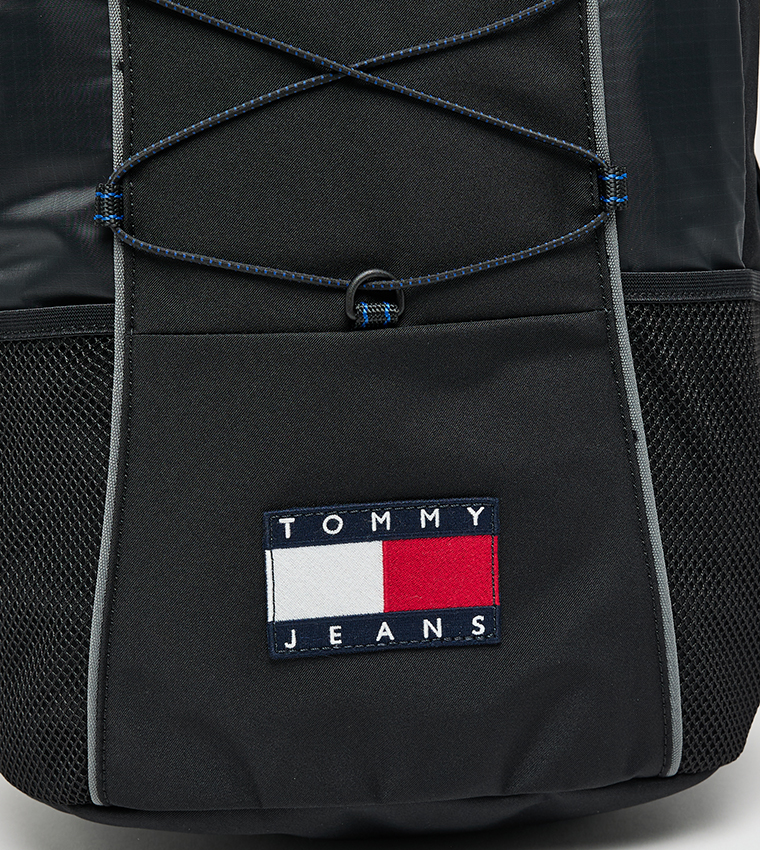 شنطة ظهر بشعار تومي 