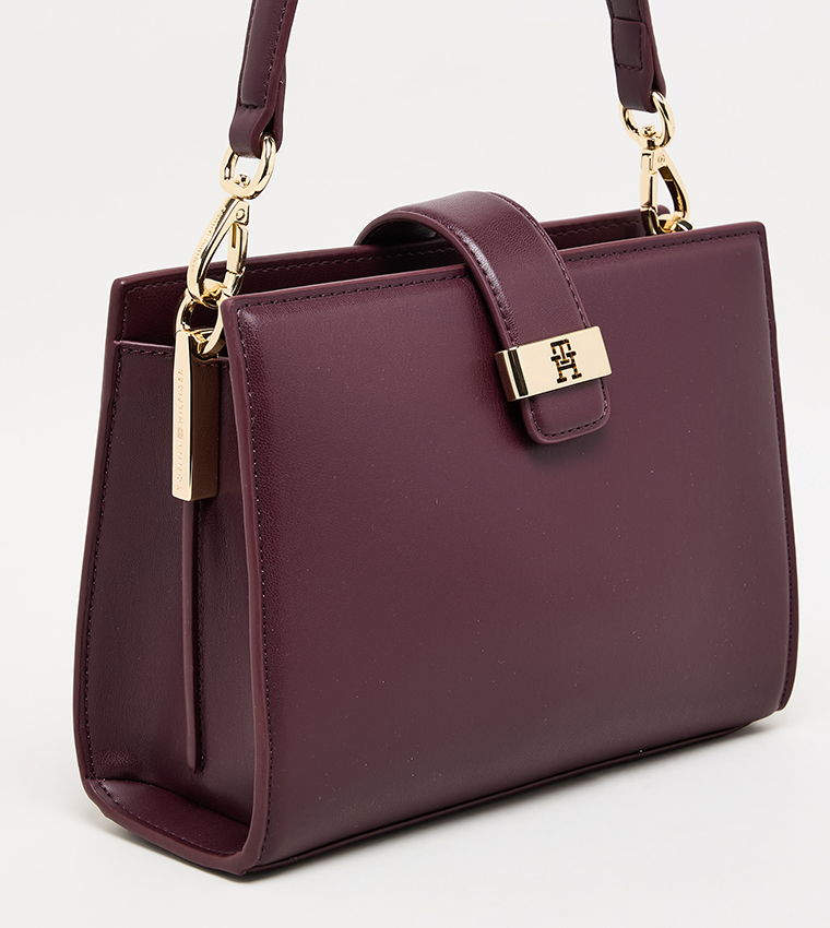 شنطة كتف بشعار 