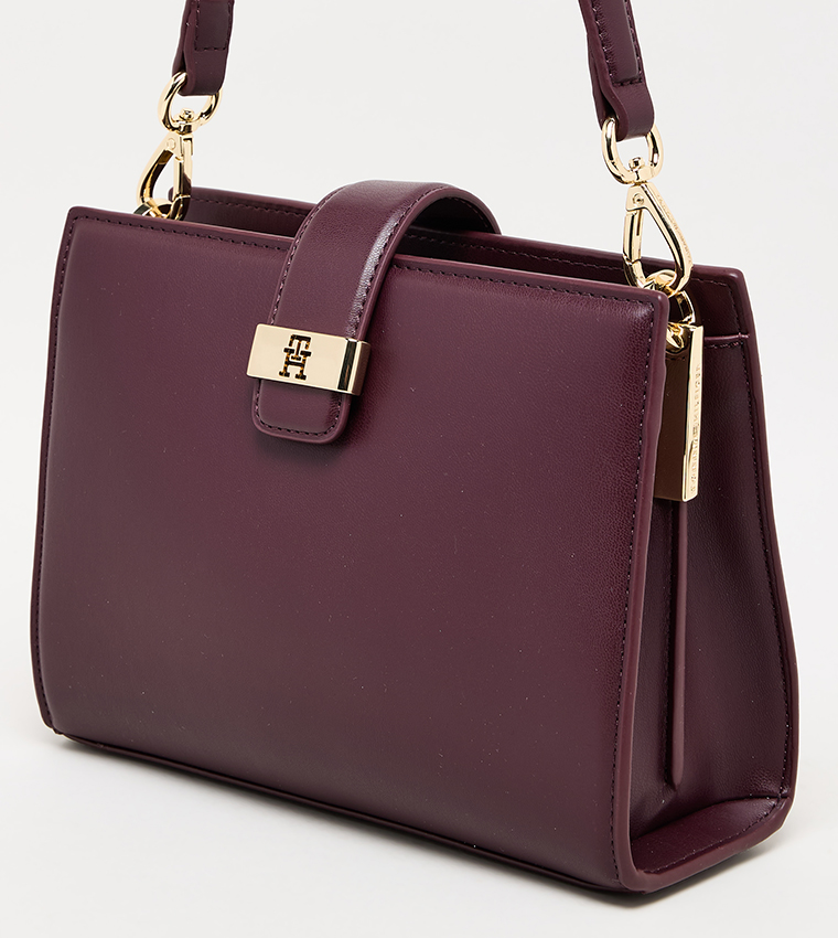 شنطة كتف بشعار 