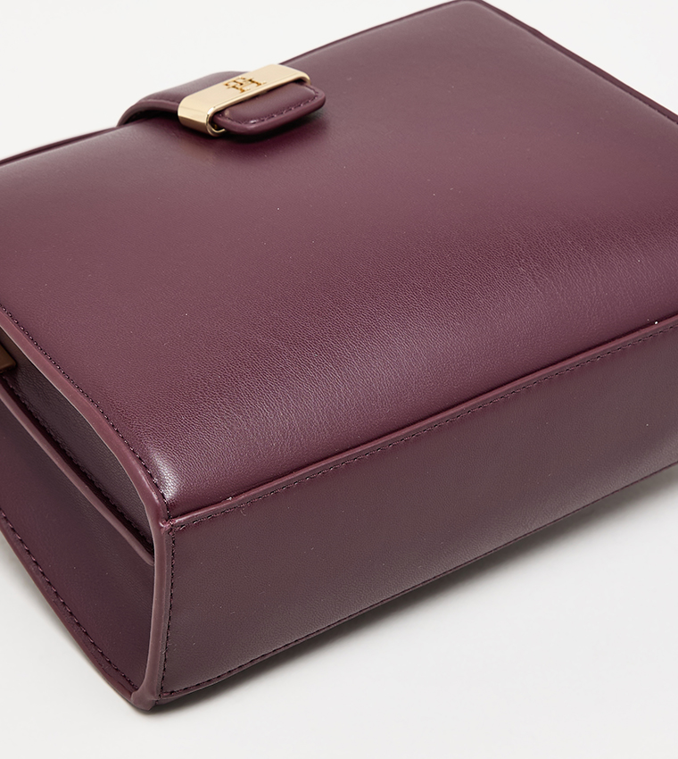 شنطة كتف بشعار 