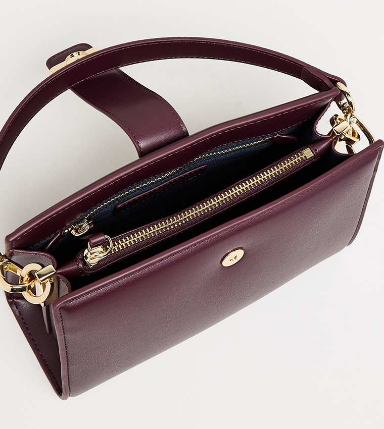 شنطة كتف بشعار 