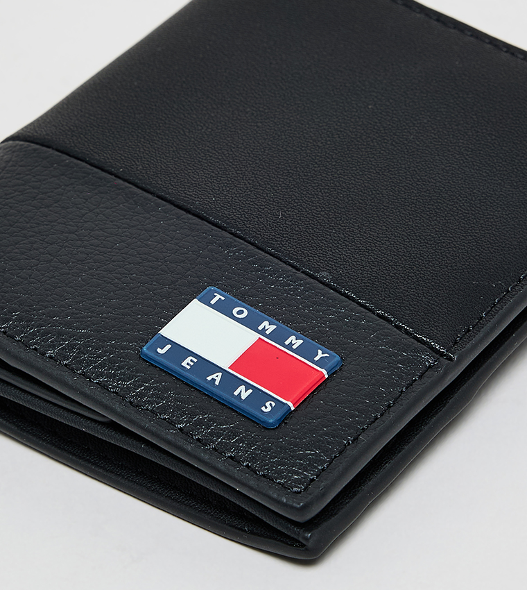 Logo Detail Heritage Wallet