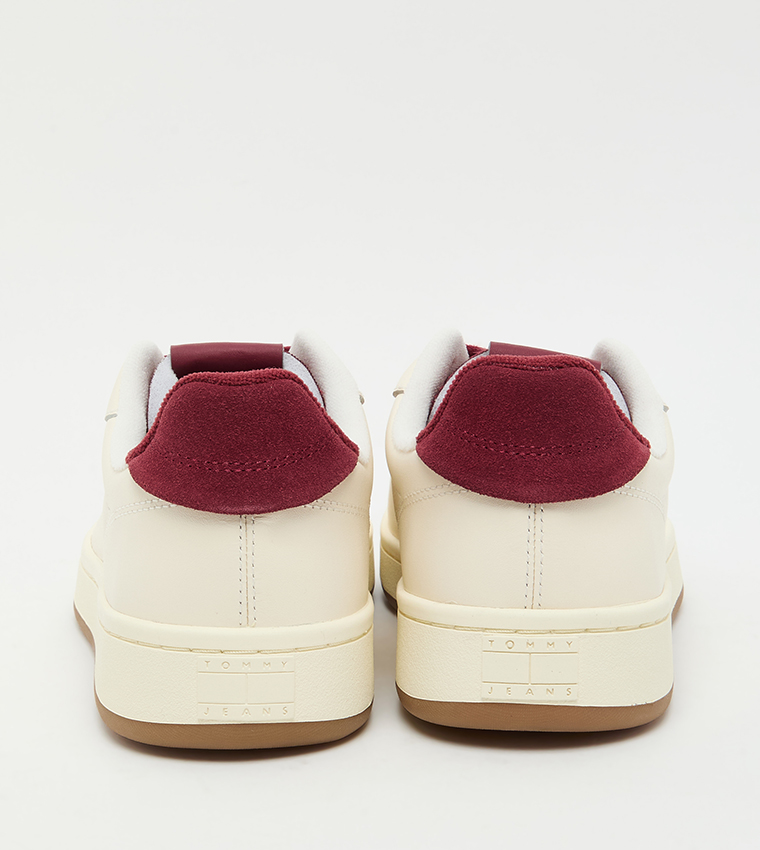 سنيكرز برباط 